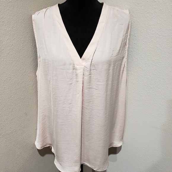 ALFANI silver peony V-neck top - Picture 1 of 2